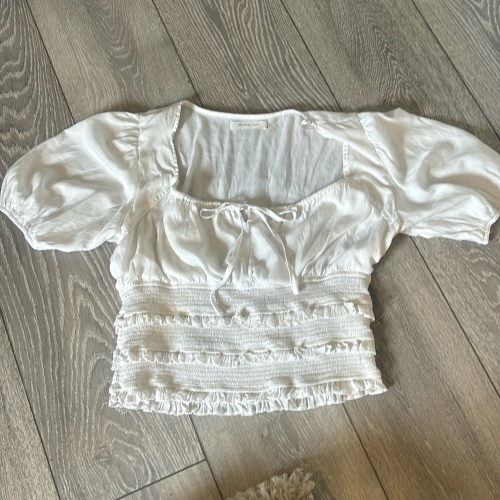 White short sleeved crop top